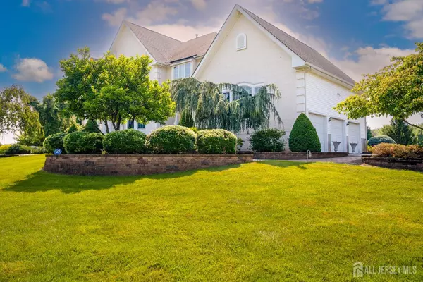 19 Meadowlark DR, Plainsboro, NJ 08536