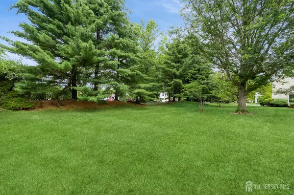 East Brunswick, NJ 08816,391 Danbury LN