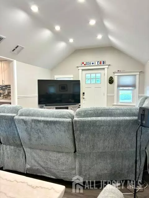 Spotswood, NJ 08884,43 John ST