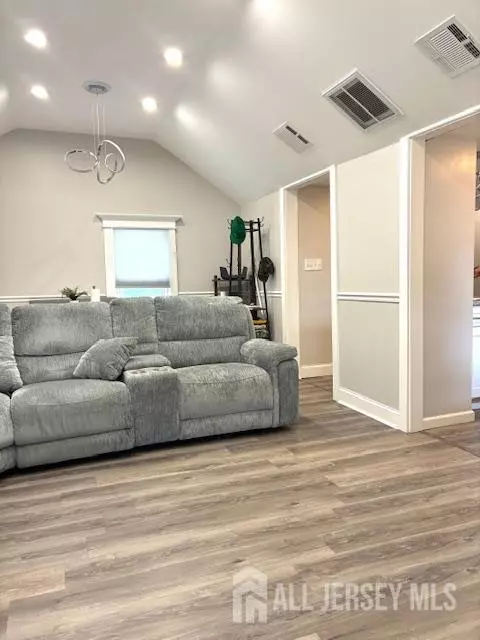 Spotswood, NJ 08884,43 John ST