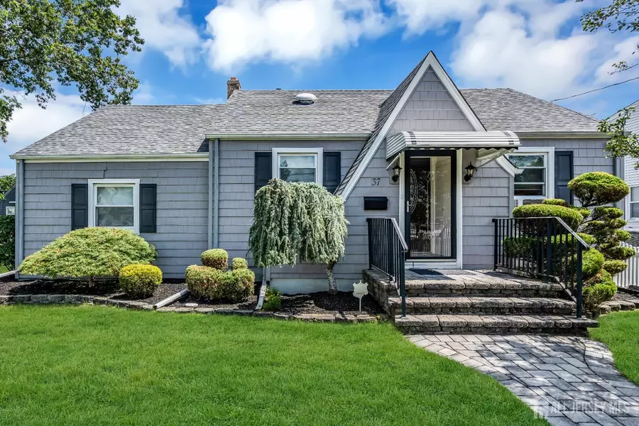 37 New ST, Spotswood, NJ 08884