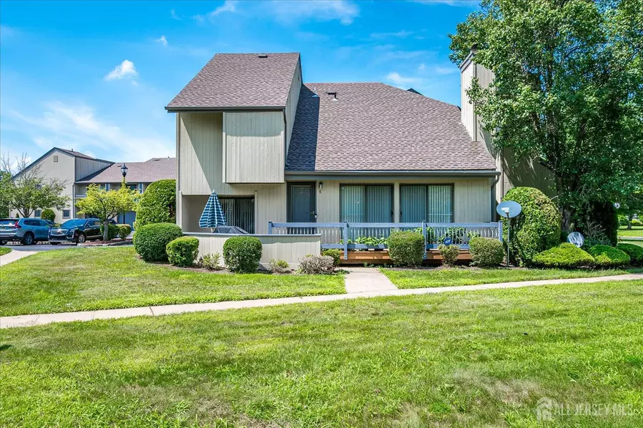 8 Spencer ST, Franklin, NJ 08873