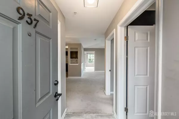 Edison, NJ 08817,937 Waterford DR