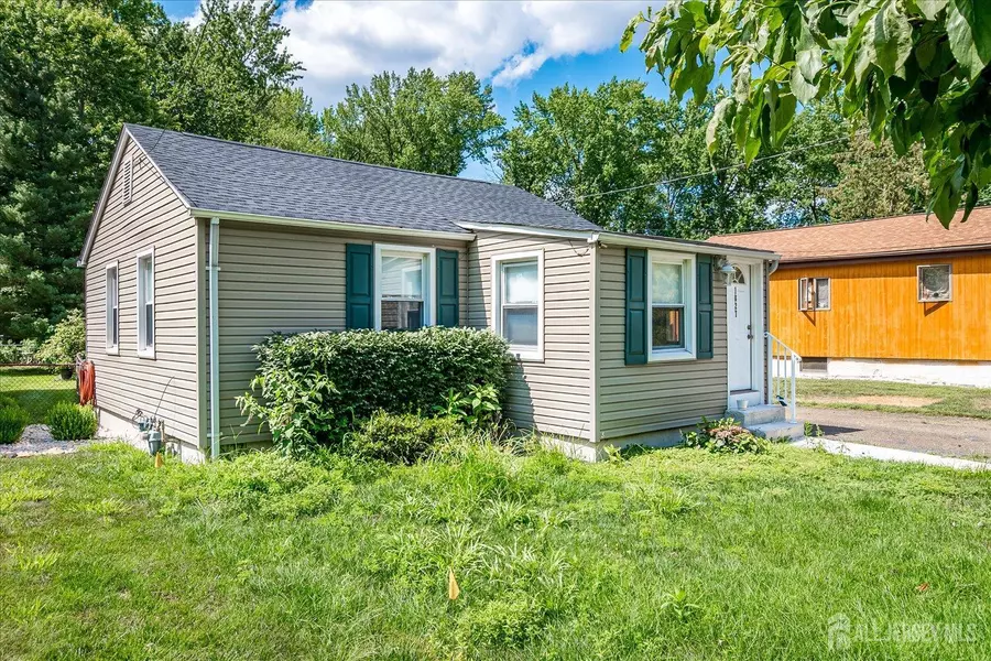 1827 Oak RD, North Brunswick, NJ 08902