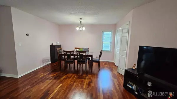 Sayreville, NJ 08859,9 Sandpiper DR