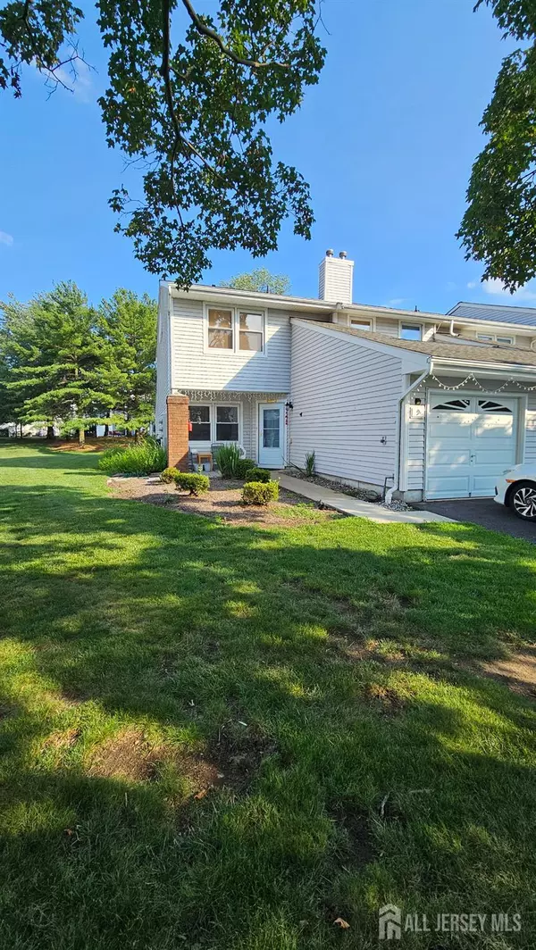 9 Sandpiper DR, Sayreville, NJ 08859