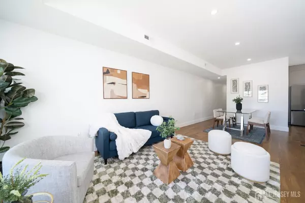 Jersey City, NJ 07304,67 Virginia AVE #3