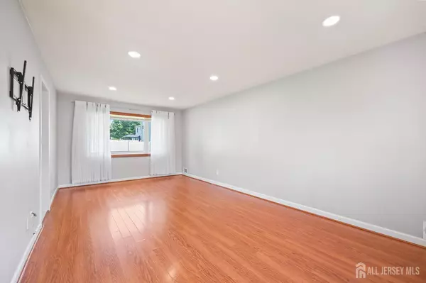 Old Bridge, NJ 08857,4 Thomas ST