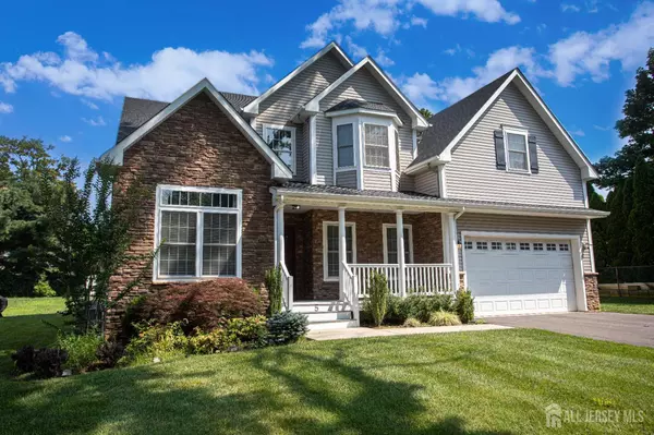 5 Devoes LN, East Brunswick, NJ 08816
