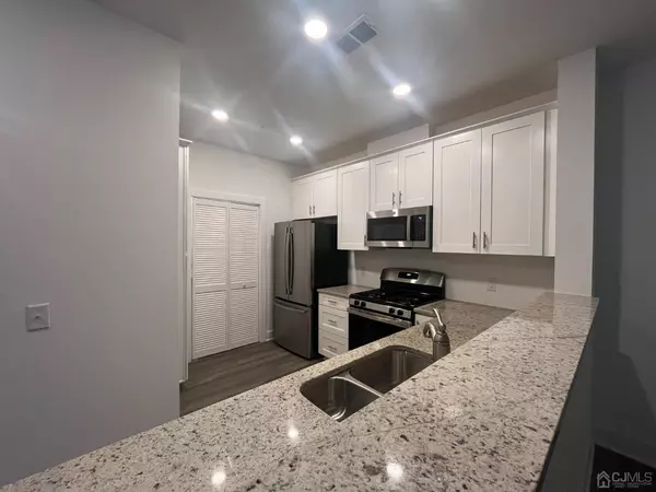Monroe, NJ 08831,1016 Vanderbergh BLVD