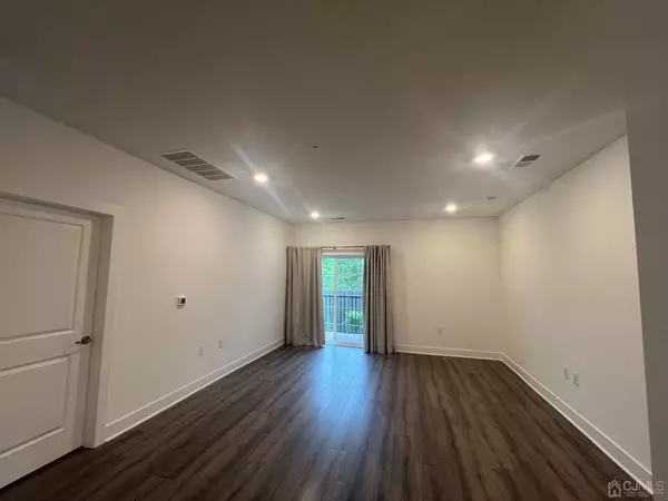 Monroe, NJ 08831,1016 Vanderbergh BLVD
