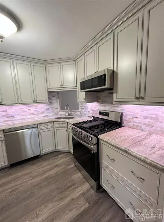 Sayreville, NJ 08859,36 Chatham SQ
