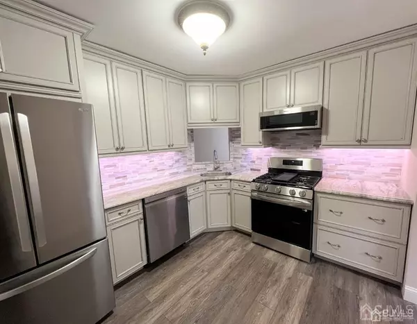 Sayreville, NJ 08859,36 Chatham SQ