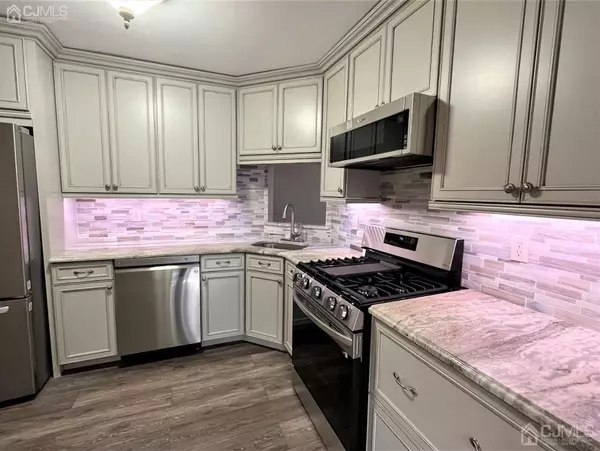 Sayreville, NJ 08859,36 Chatham SQ