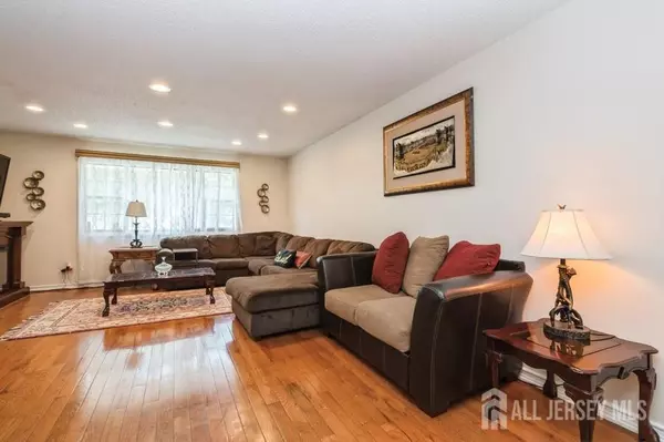 Manalapan, NJ 07726,56 Dortmunder DR
