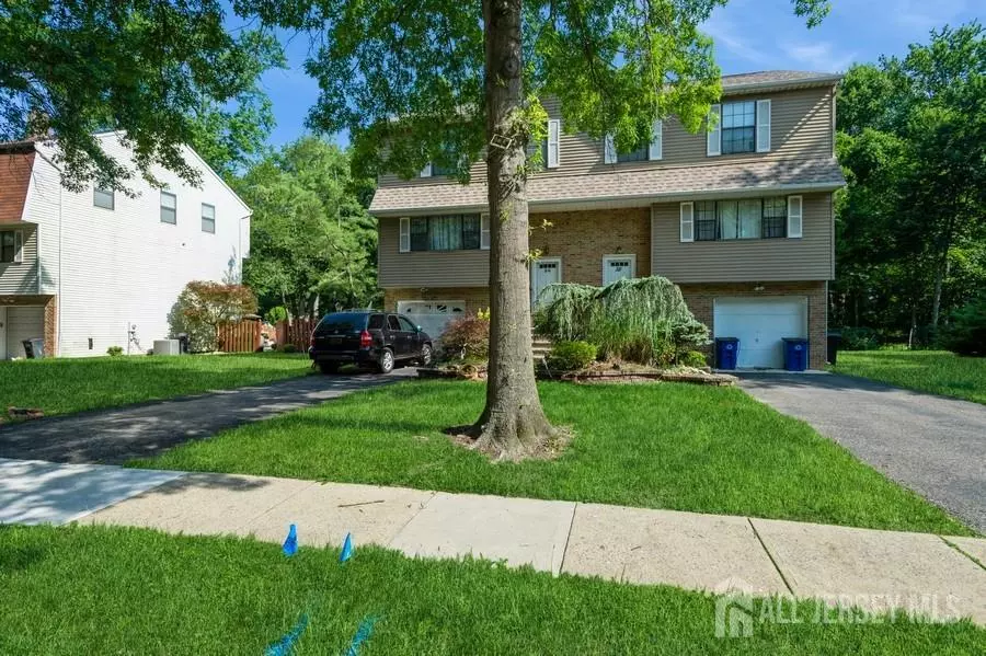 56 Dortmunder DR, Manalapan, NJ 07726