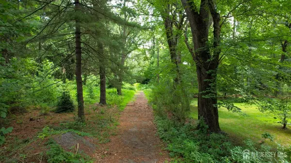 Monroe, NJ 08831,169 Applegarth RD