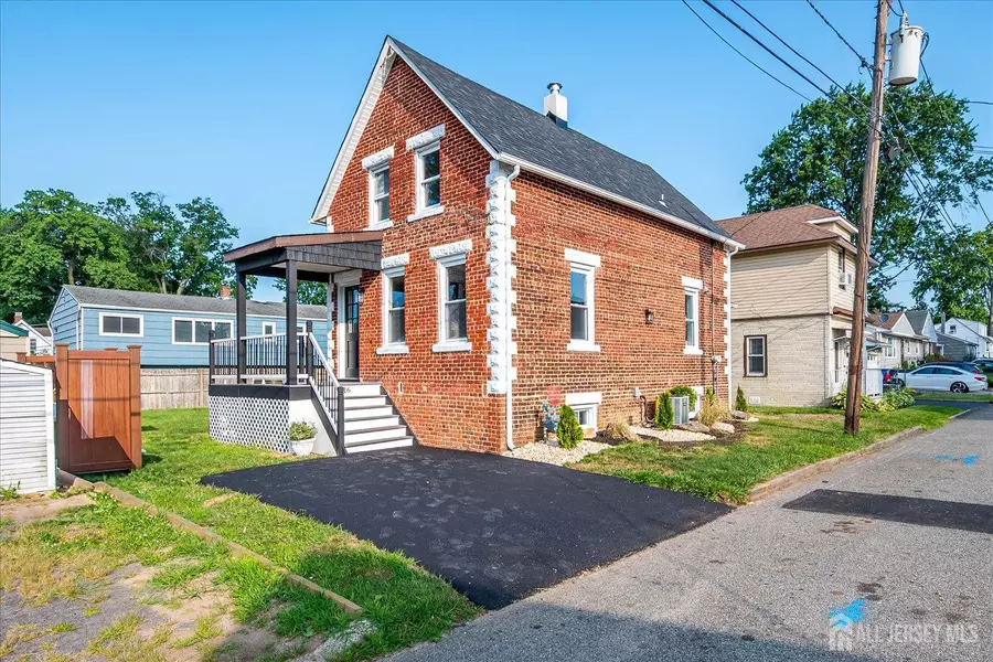 16 Woodview AVE, Fords, NJ 08863
