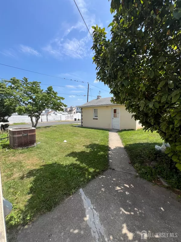 Carteret, NJ 07008,70 Bernard ST