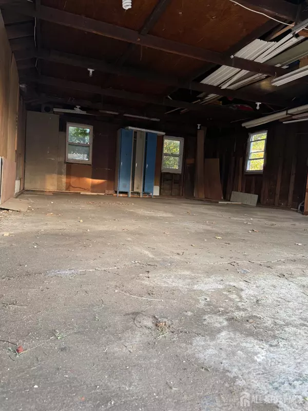 North Brunswick, NJ 08902,649 Nassau ST