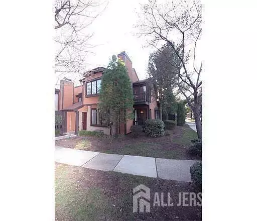 North Brunswick, NJ 08902,24 Riverbend DR