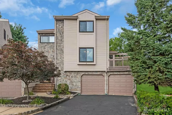 3 Redberry CT, East Brunswick, NJ 08816