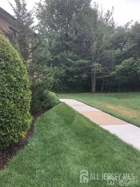419 cricket LN #10, Woodbridge Proper, NJ 07095