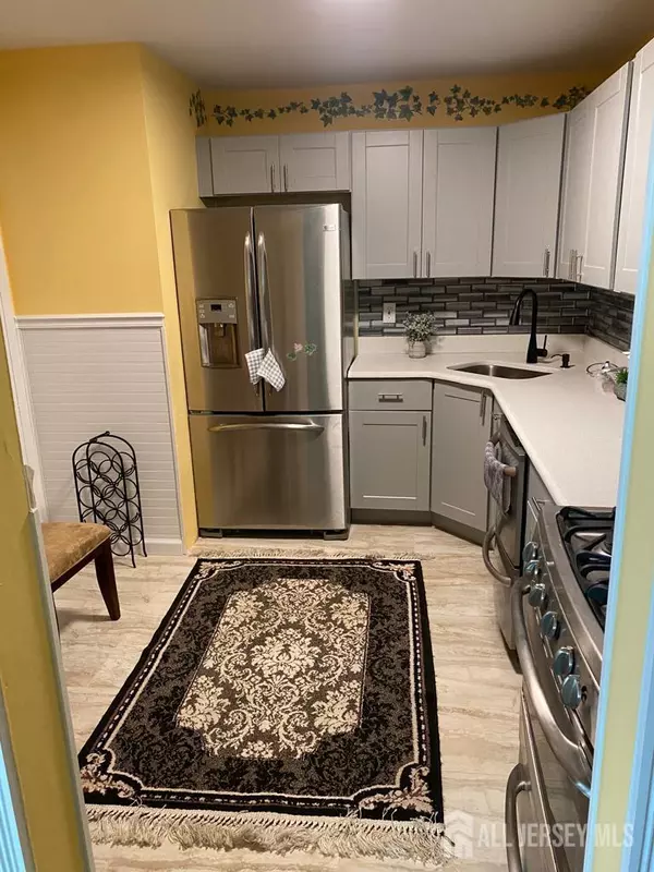 429 College DR, Edison, NJ 08817