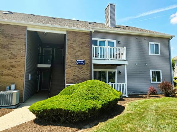 8113 Tamarron DR, Plainsboro, NJ 08536