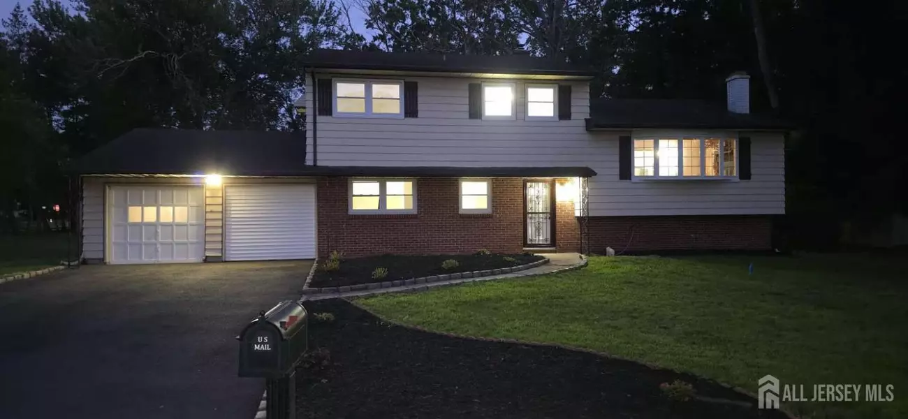 33 Nottingham RD, Edison, NJ 08820
