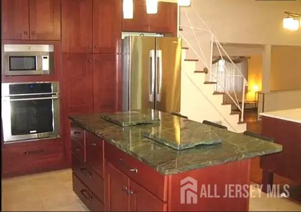 East Brunswick, NJ 08816,59 victory PL