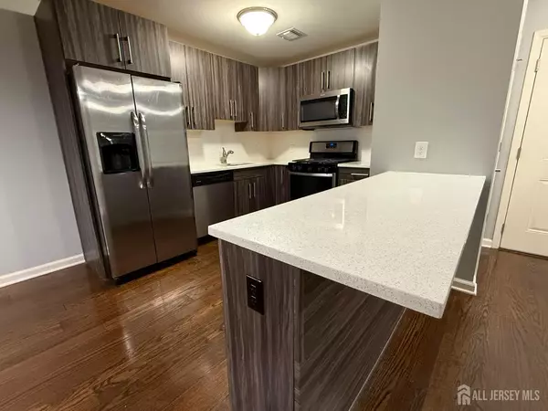 Avenel, NJ 07001,1400 Saint George AVE #304