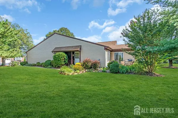 8 Ethan Allen DR #A, Monroe, NJ 08831