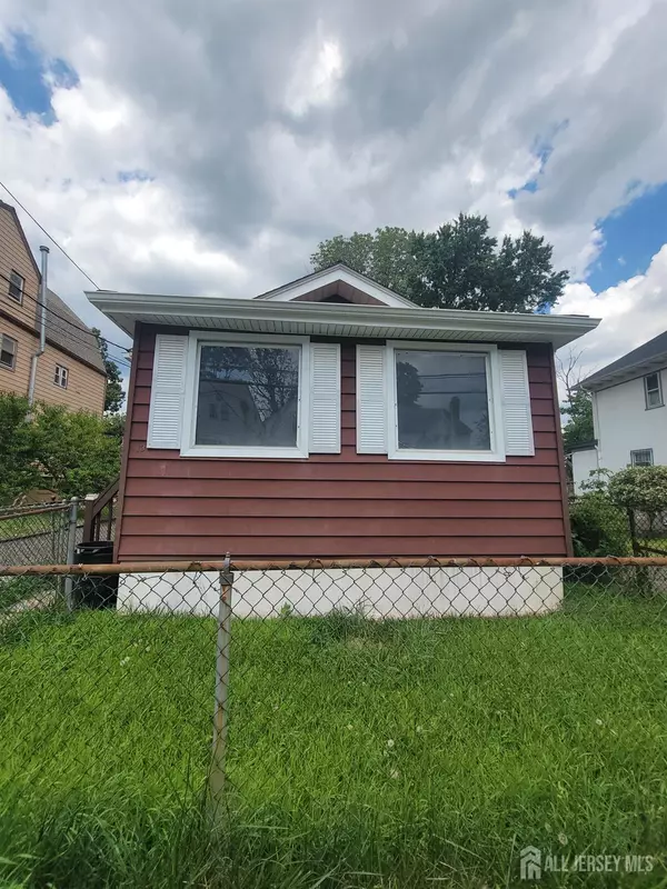 13 Lanark AVE, Newark, NJ 07106