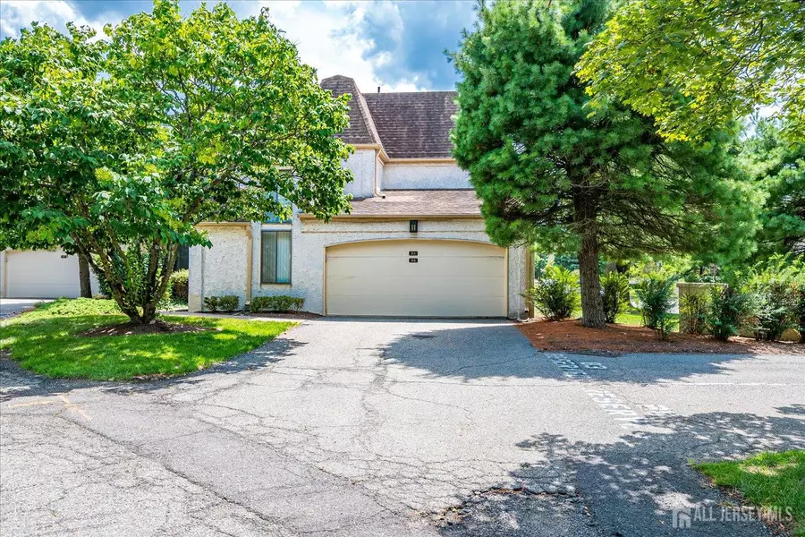 83 Park Gate DR, Edison, NJ 08820