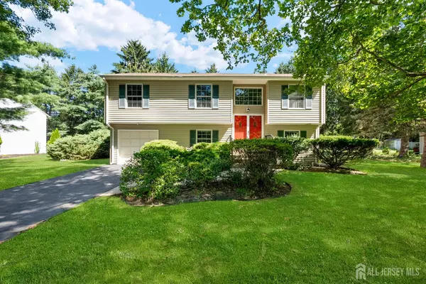 45 Linden LN, Plainsboro, NJ 08536