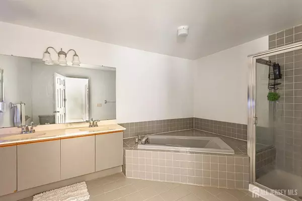 Piscataway, NJ 08864,328 Lunar RD