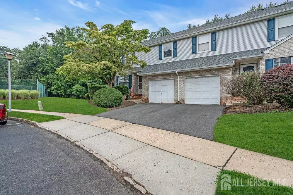 Edison, NJ 08820,28 Hawthorn DR