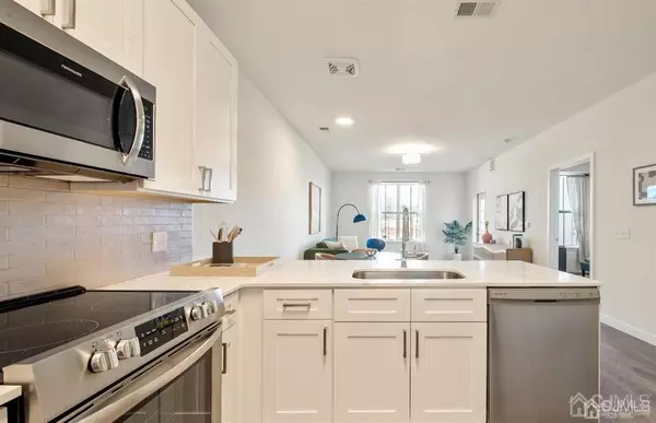 East Brunswick, NJ 08816,1 Nolan WAY #Jr