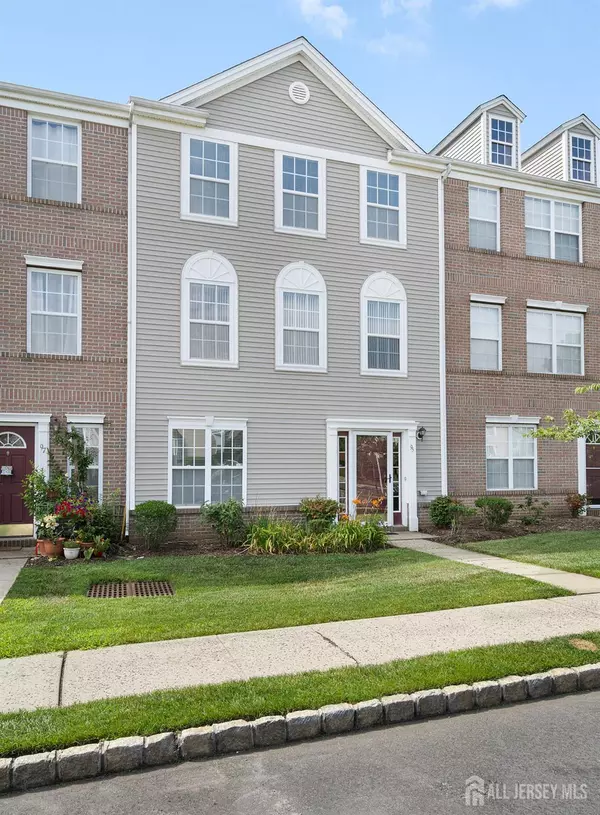 95 Woodlake DR, Sayreville, NJ 08859