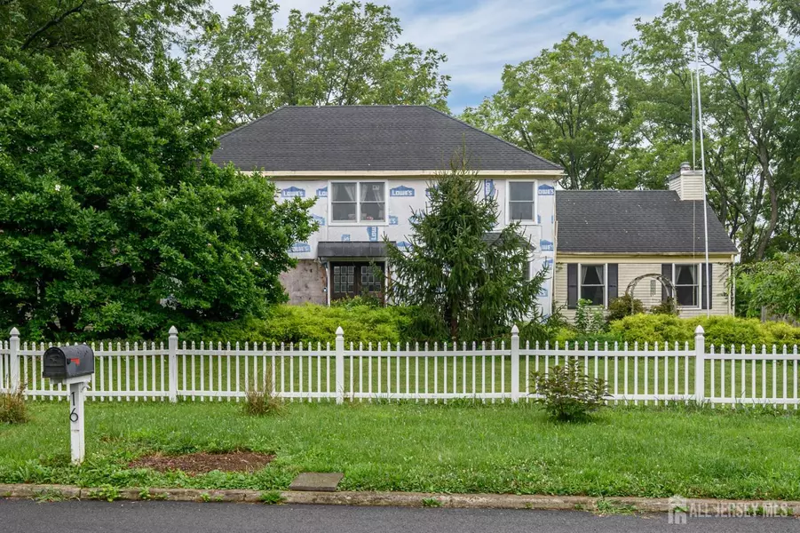 16 Pinewood LN, Washington Twp, NJ 07882