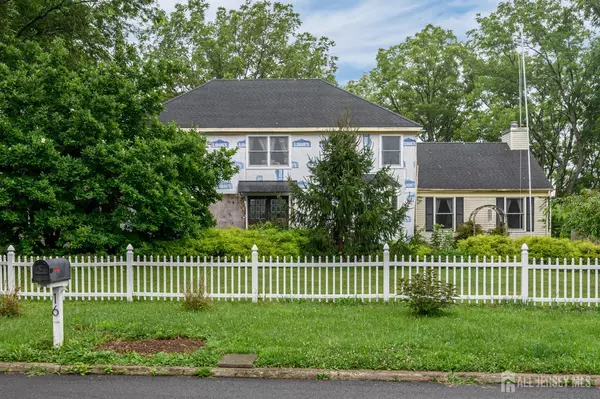 16 Pinewood LN, Washington Twp, NJ 07882