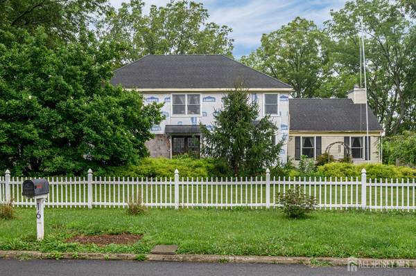 16 Pinewood LN, Washington Twp, NJ 07882