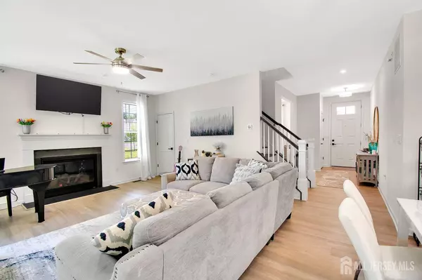 Old Bridge, NJ 08857,9 Lobelia LN