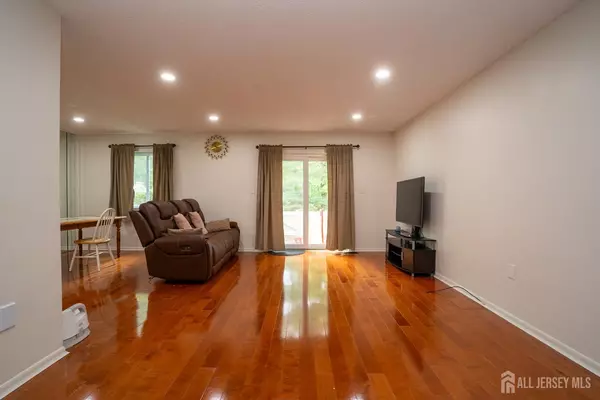 Plainsboro, NJ 08536,16 Thoreau DR