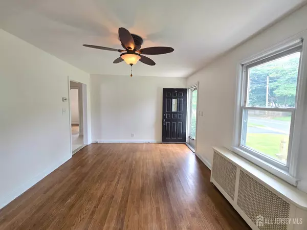 Edison, NJ 08817,189 Old Post RD