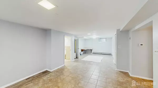 Metuchen, NJ 08840,131 Hazelwood AVE