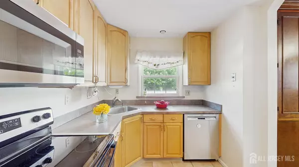 Metuchen, NJ 08840,131 Hazelwood AVE