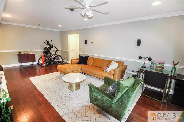 Edison, NJ 08817,1611 Raspberry CT