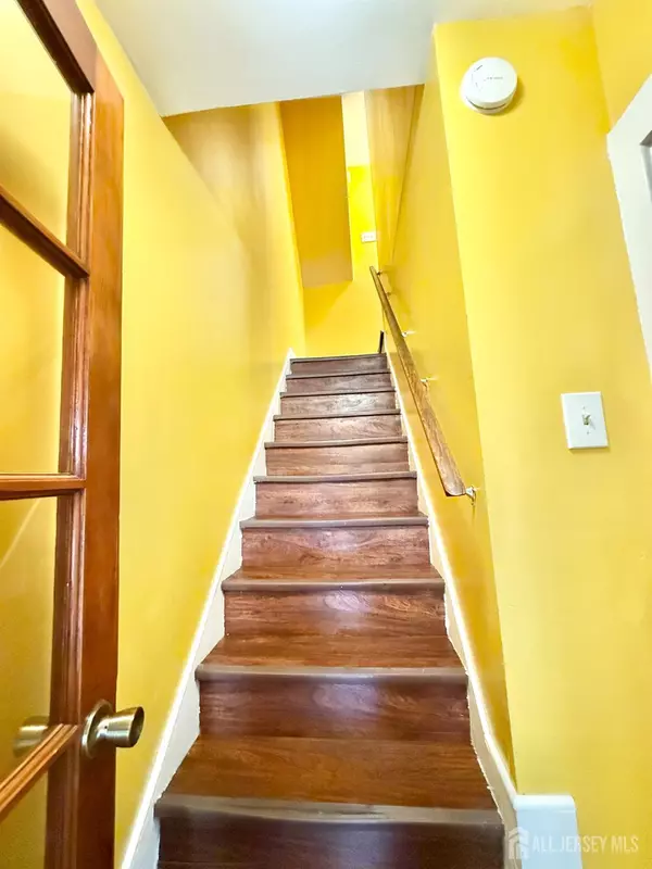 New Brunswick, NJ 08901,25 Langley PL